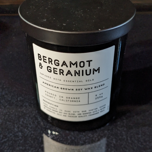 LEOBEN CO Bergamot + Geranium Vegan Soy Wax Candle 9 oz Single Wick - Picture 1 of 3